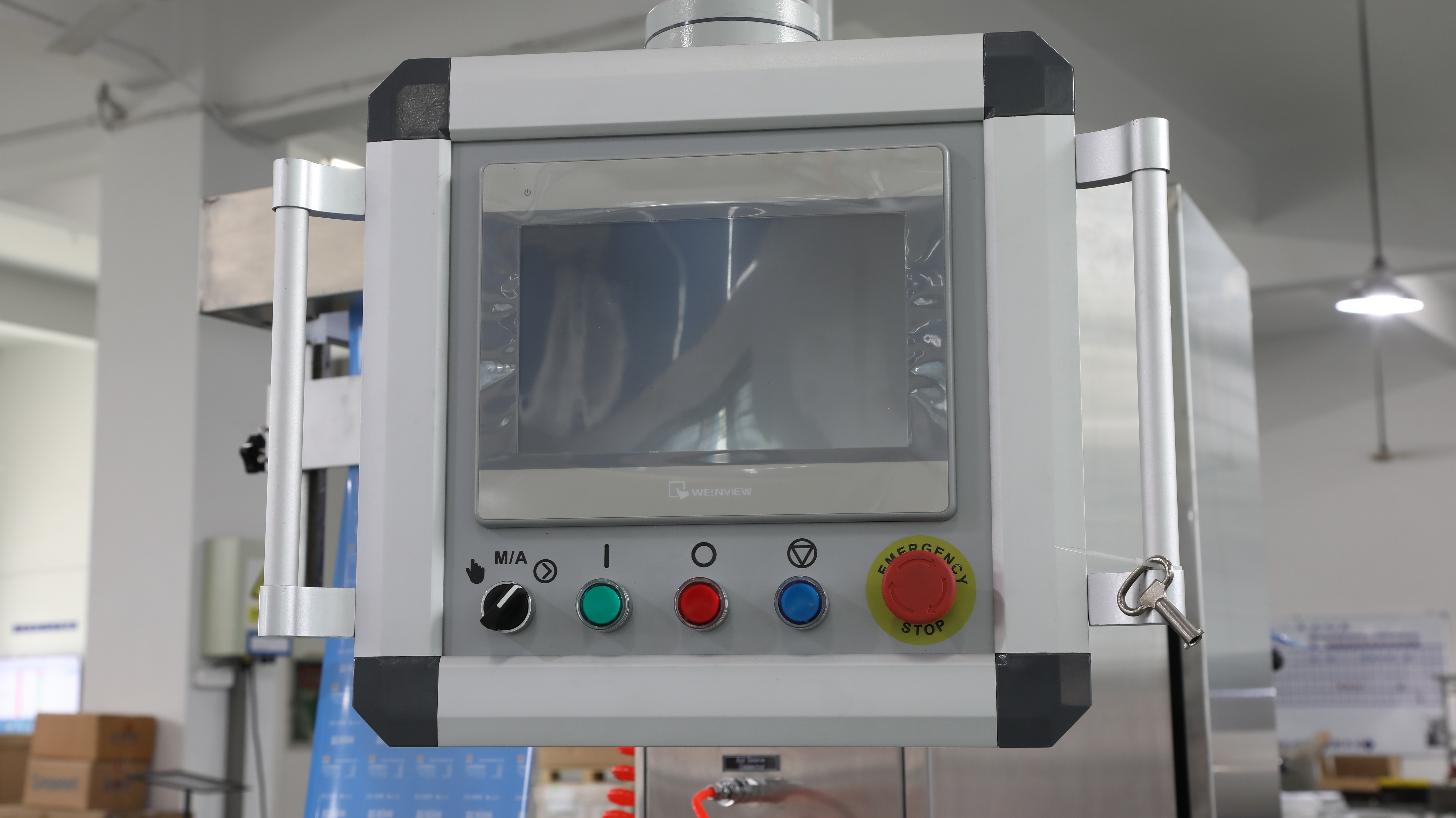 Partial view of Thermoforming packaging machine  열적 성형 포장 기계의 부분보기