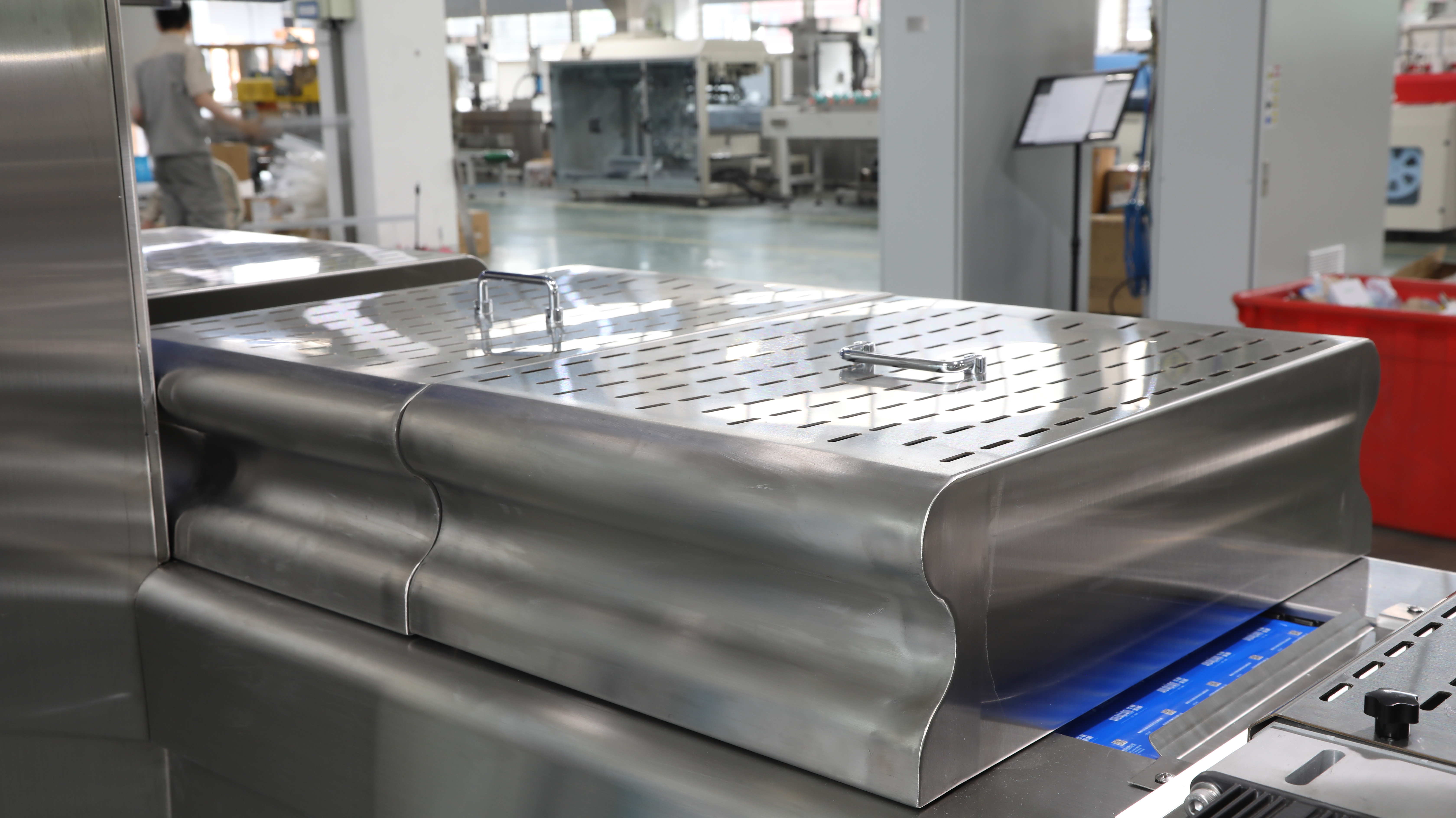 Partial view of Thermoforming packaging machine  열적 성형 포장 기계의 부분보기