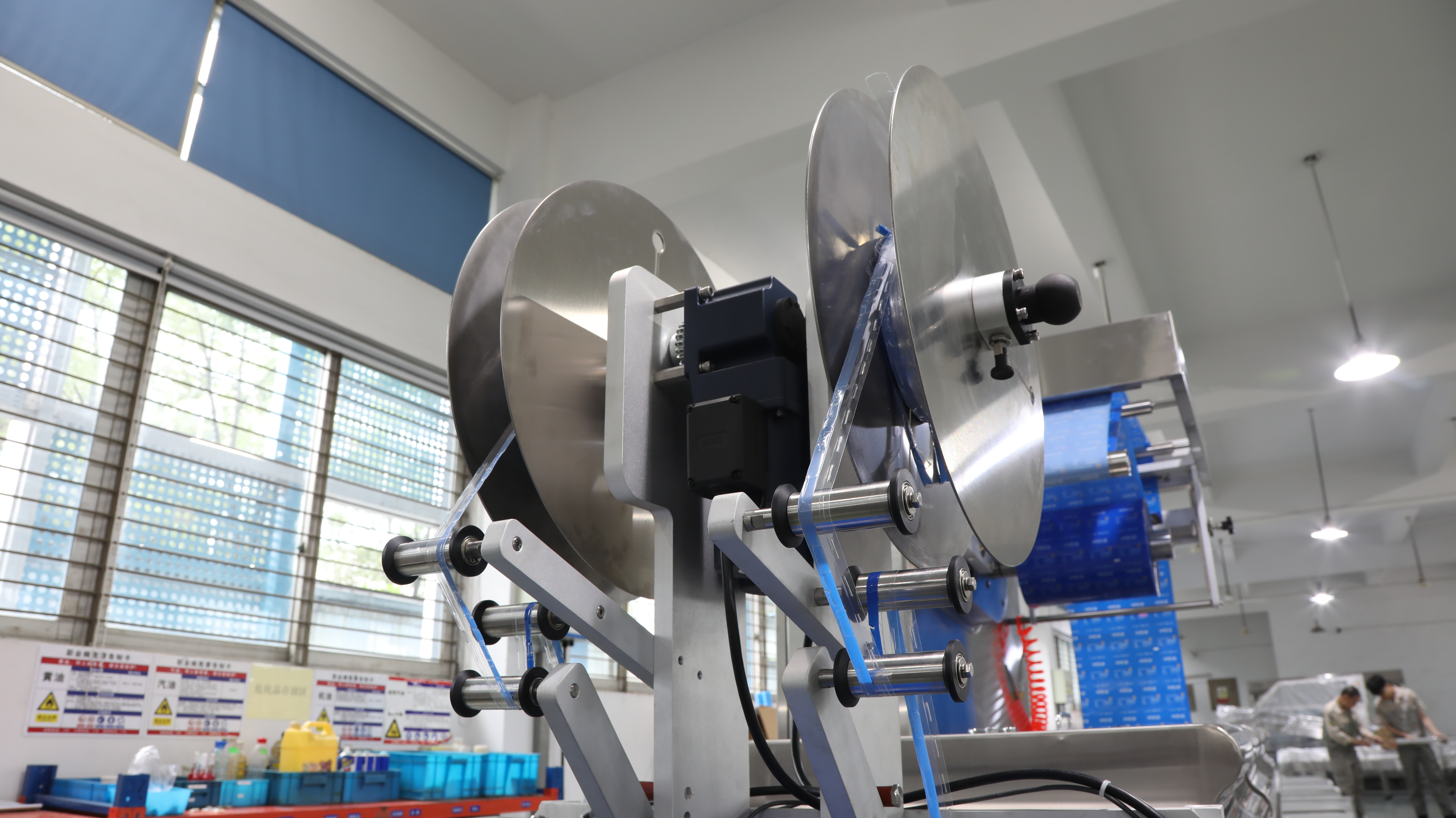 Partial view of Thermoforming packaging machine  열적 성형 포장 기계의 부분보기